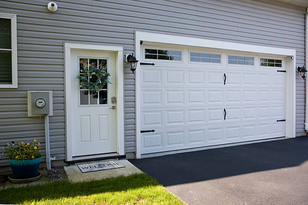 24/7 Emergency Garage Door Panel Replacement experts in Foster Brook, PA